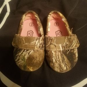 Teeny Toes Infant Size 2 Camo Shoes